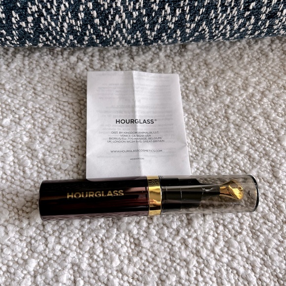 Hourglass No.28 Lip Treatment Oil~ Color Bare - Picture 1 of 5